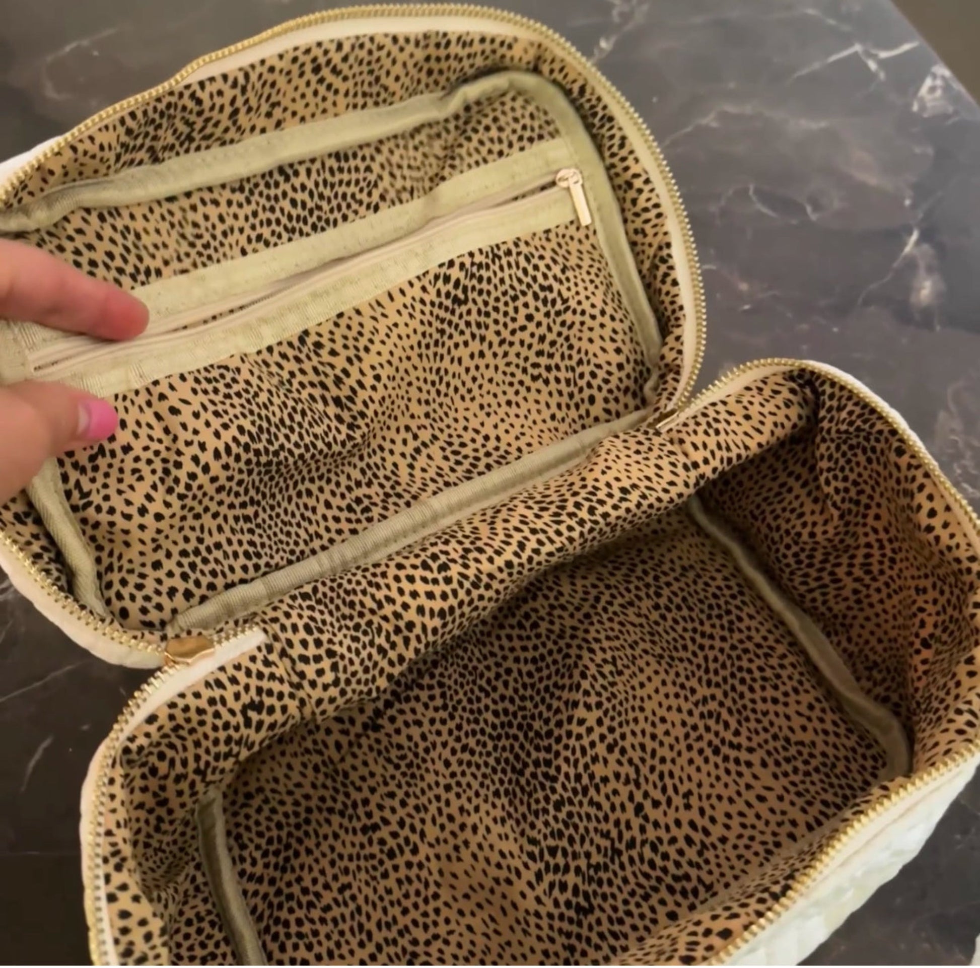 Quilted Velvet Vanity Case – Spacious Vintage-Inspired Cosmetic Bag with Handle & Jeweled Zipper Pulls